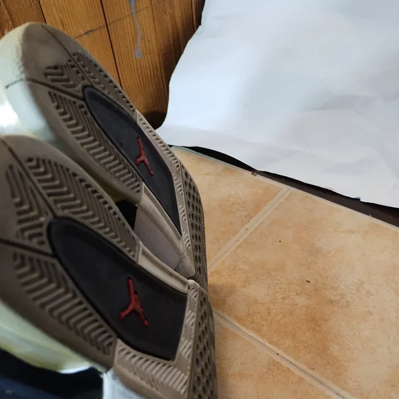 Jordan shoes size 6y - Picture 6 of 6
